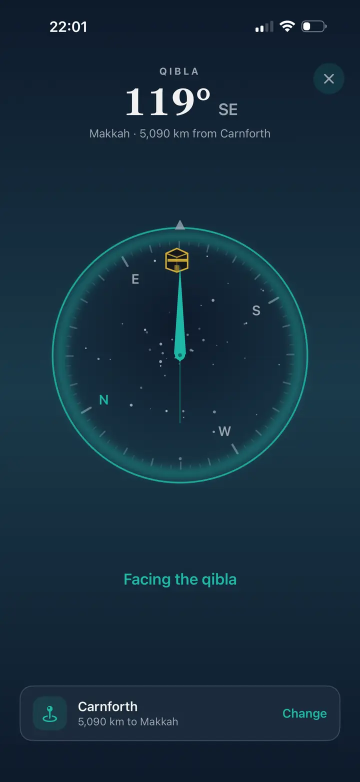 Qibla compass pointing south-east, showing 5,090 km to Makkah and the message Facing the qibla